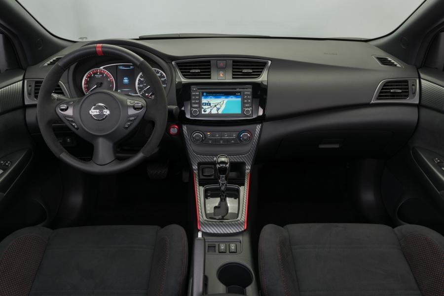 Торпедо Nissan Sentra Nismo (B17) 2016 года  (фото 28 из 45)